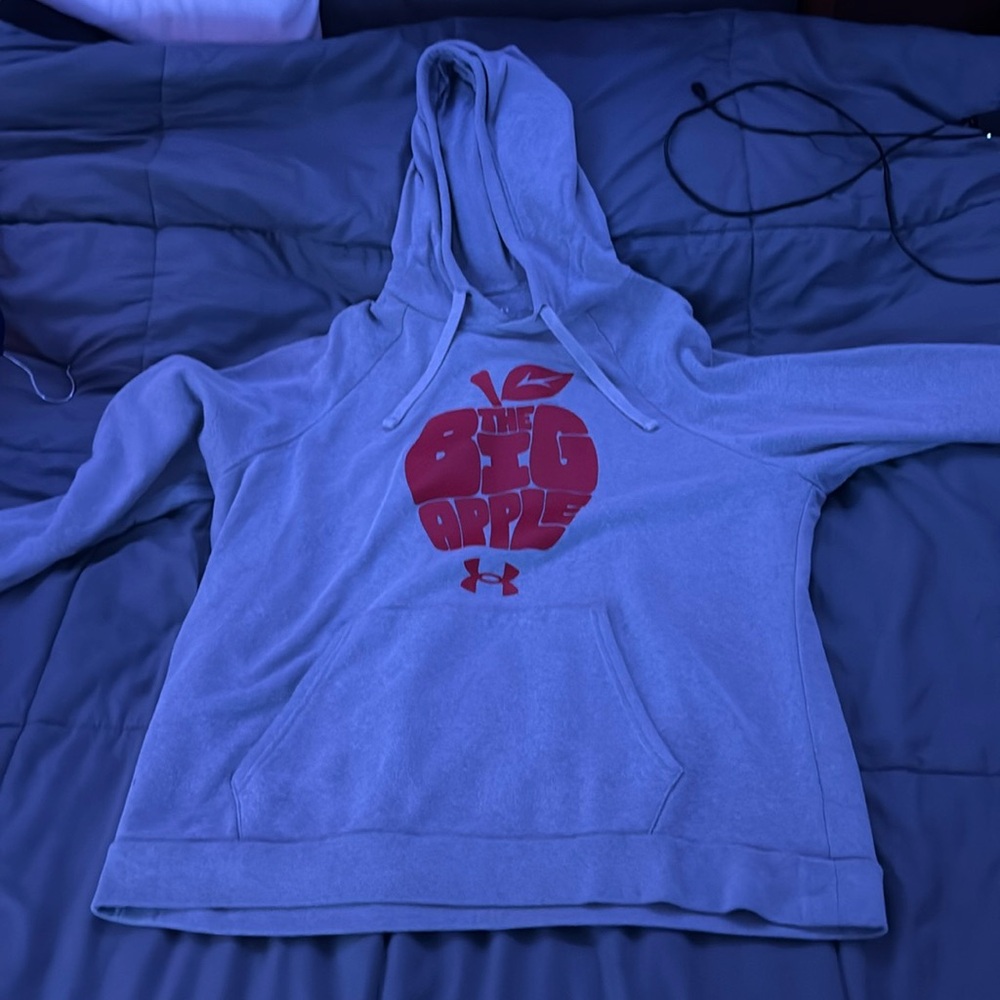 🍎under armor BIG APPLE hoodie 🍎